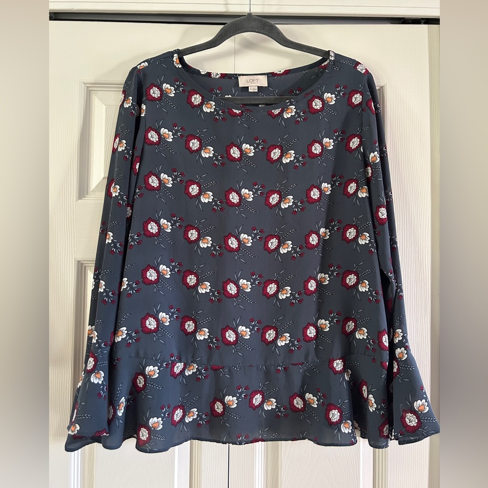 LOFT Blouse Women’s Size M Floral Bell Sleeve Gray Maroon White Ruffle Fall